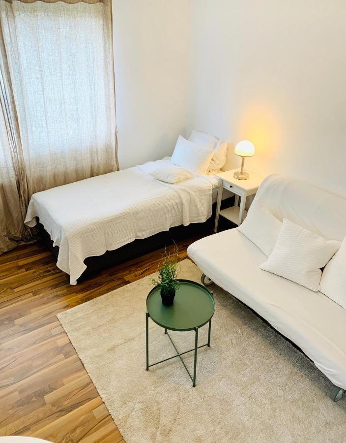 Top Renoviertes Apartement In Bester Lage Von Homburg- 5 Fussminuten Zur Uniklinik Homburg  Eksteriør bilde